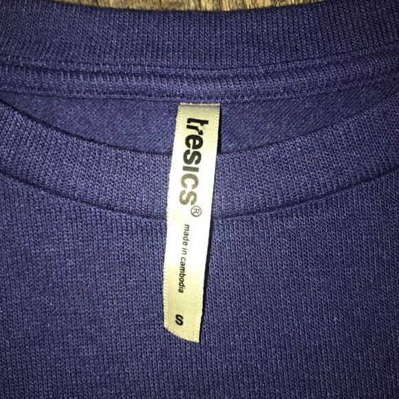 Tresics Women’s Sweater: Small  - Picture 2 of 3